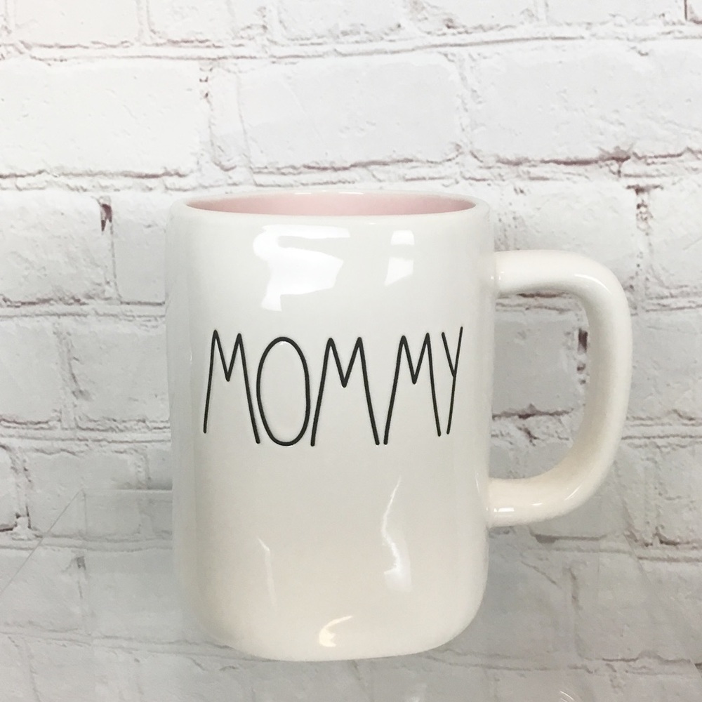 🚨FLASH SALE🚨Rae Dunn “MOMMY” coffee mug
